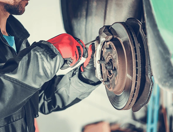 Advantages of choosing local brake repair in Kissimmee FL including mobile service and fair pricing.